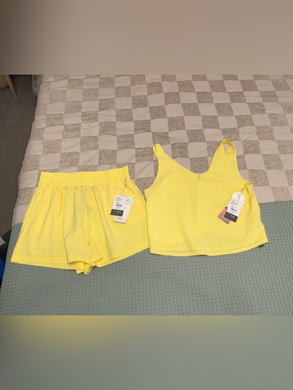 NWT Vuori Sunlight Yellow SL Villa Textured Crop Tank & Shorts Set Large